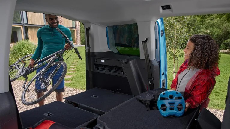 DISPOSIZIONE FLESSIBILE DEI SEDILI